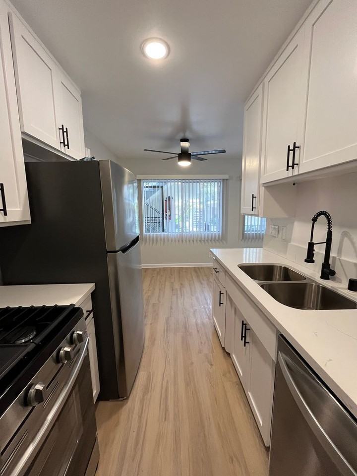 12323 Texas Ave - Photo 6 of 41