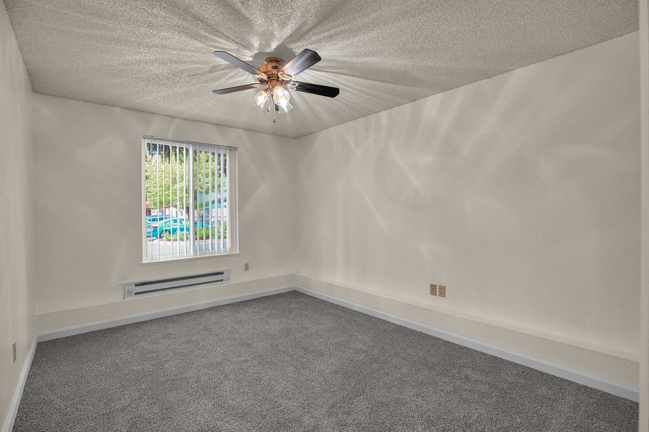 Jamestowne Plaza Apartments - Photo 3 of 6