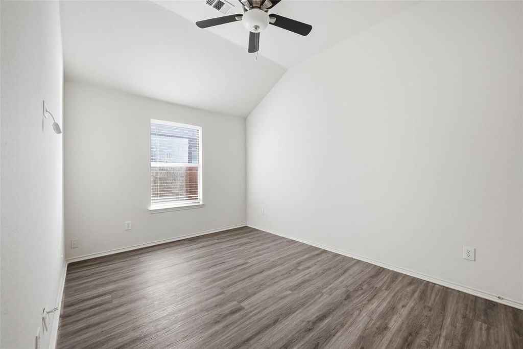 526 Niagara Falls Drive - Photo 6 of 11
