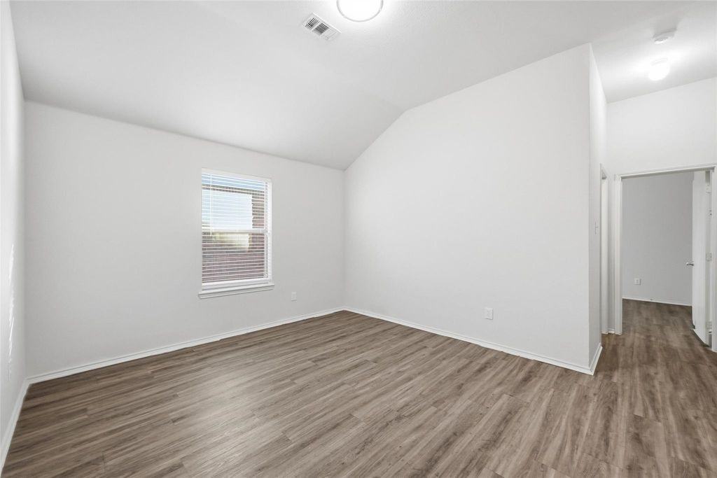 526 Niagara Falls Drive - Photo 7 of 11