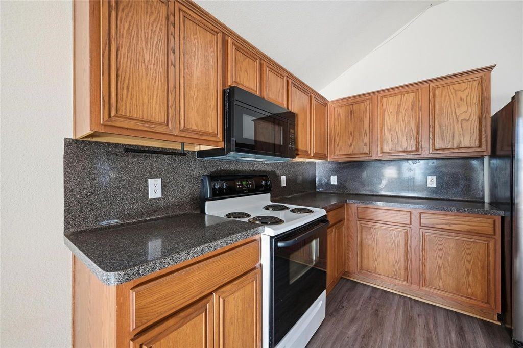 526 Niagara Falls Drive - Photo 2 of 11