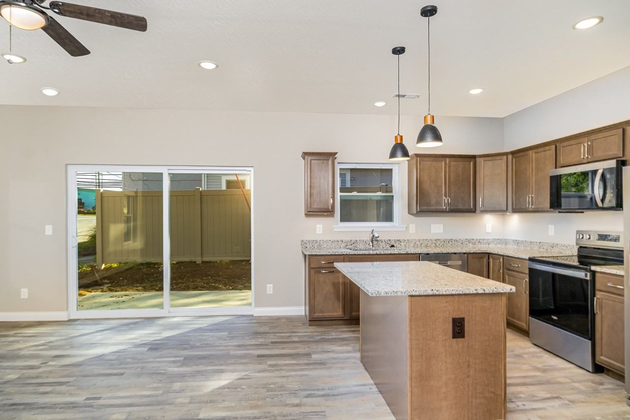 502 Station Ct #502 - Photo 3 of 25