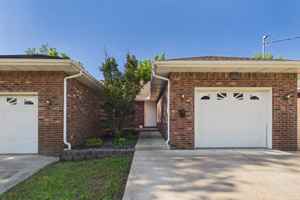 featured image of 610 E 7th St #2