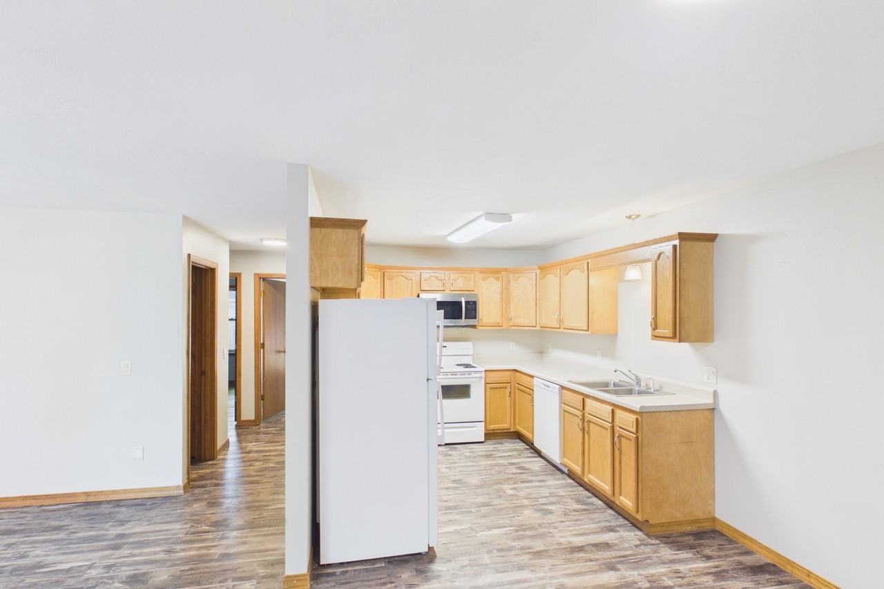610 E 7th St #2 - Photo 4 of 11
