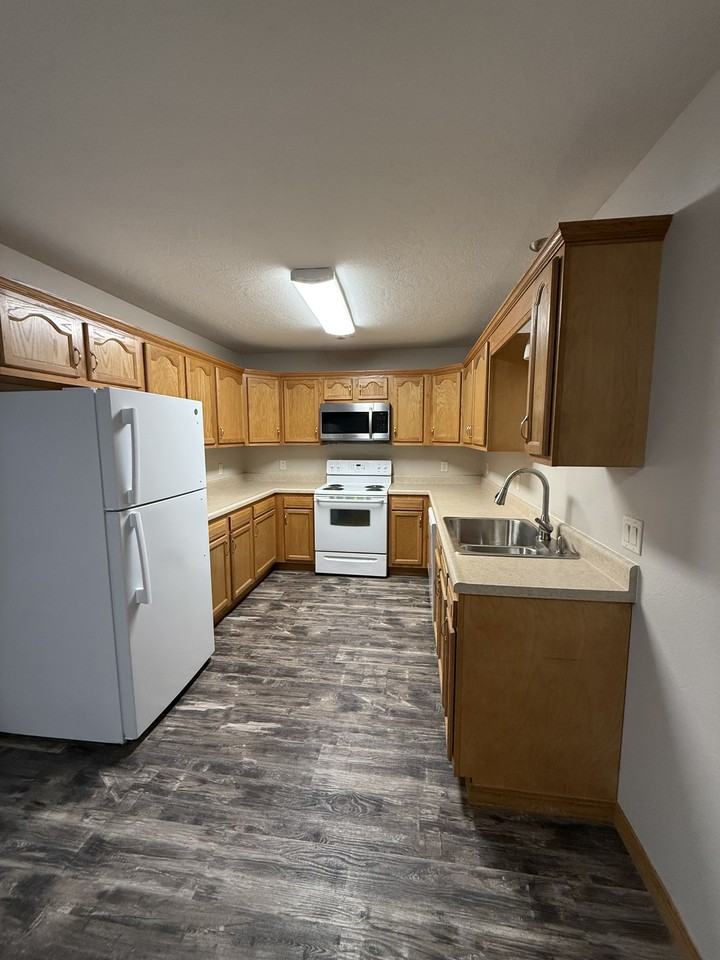 610 E 7th St #2 - Photo 5 of 11