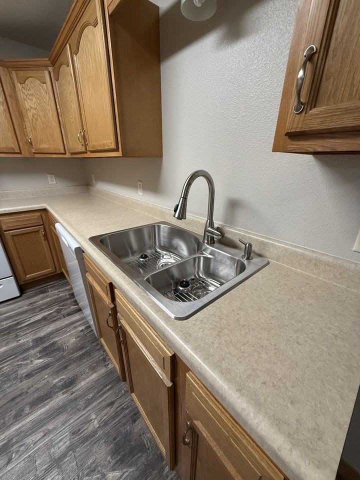 610 E 7th St #2 - Photo 6 of 11