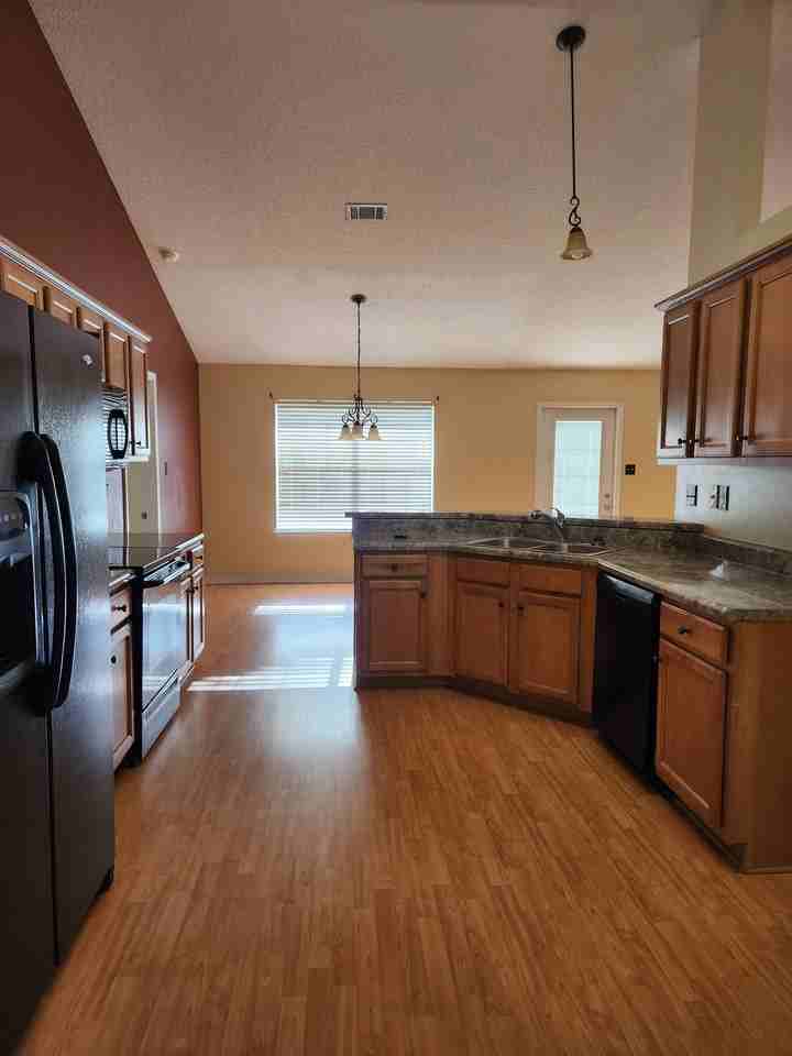 120 59 carnegie Ave #1 - Photo 2 of 10