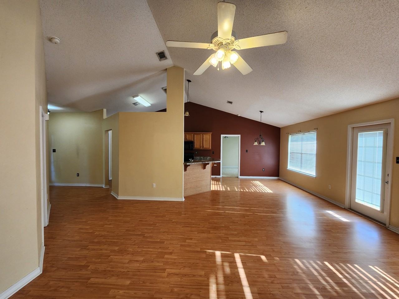 120 59 carnegie Ave #1 - Photo 3 of 10