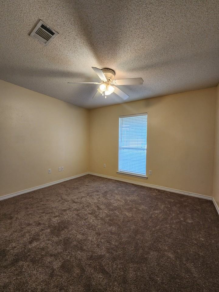 120 59 carnegie Ave #1 - Photo 4 of 10
