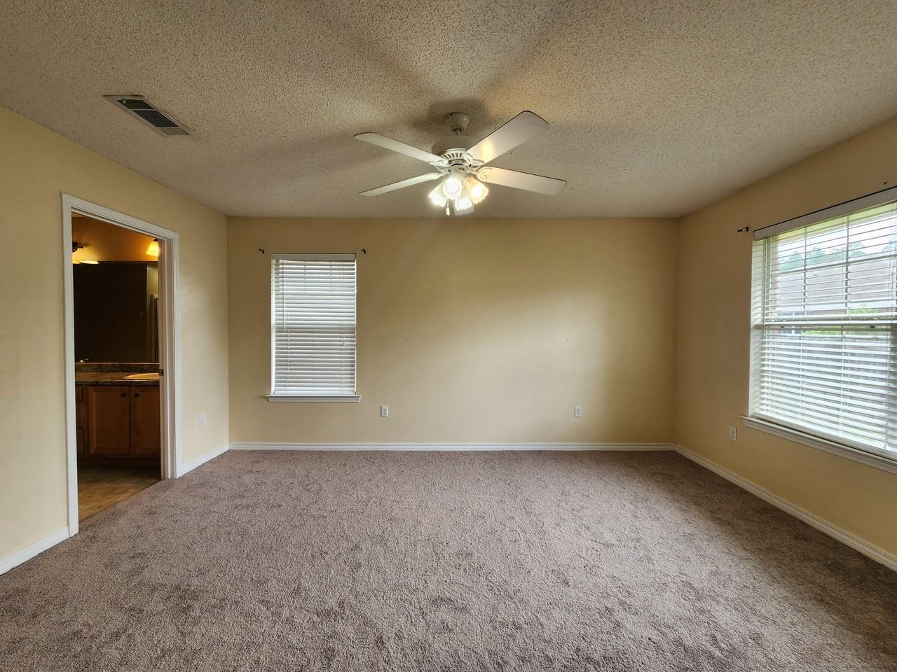 120 59 carnegie Ave #1 - Photo 5 of 10