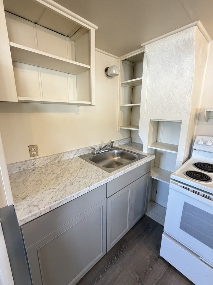 2709 W Rose Hill St #2 - Photo 4 of 7