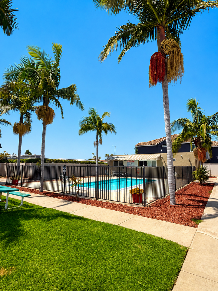 Sunnyside Manor Apartments - Photo 2 of 3