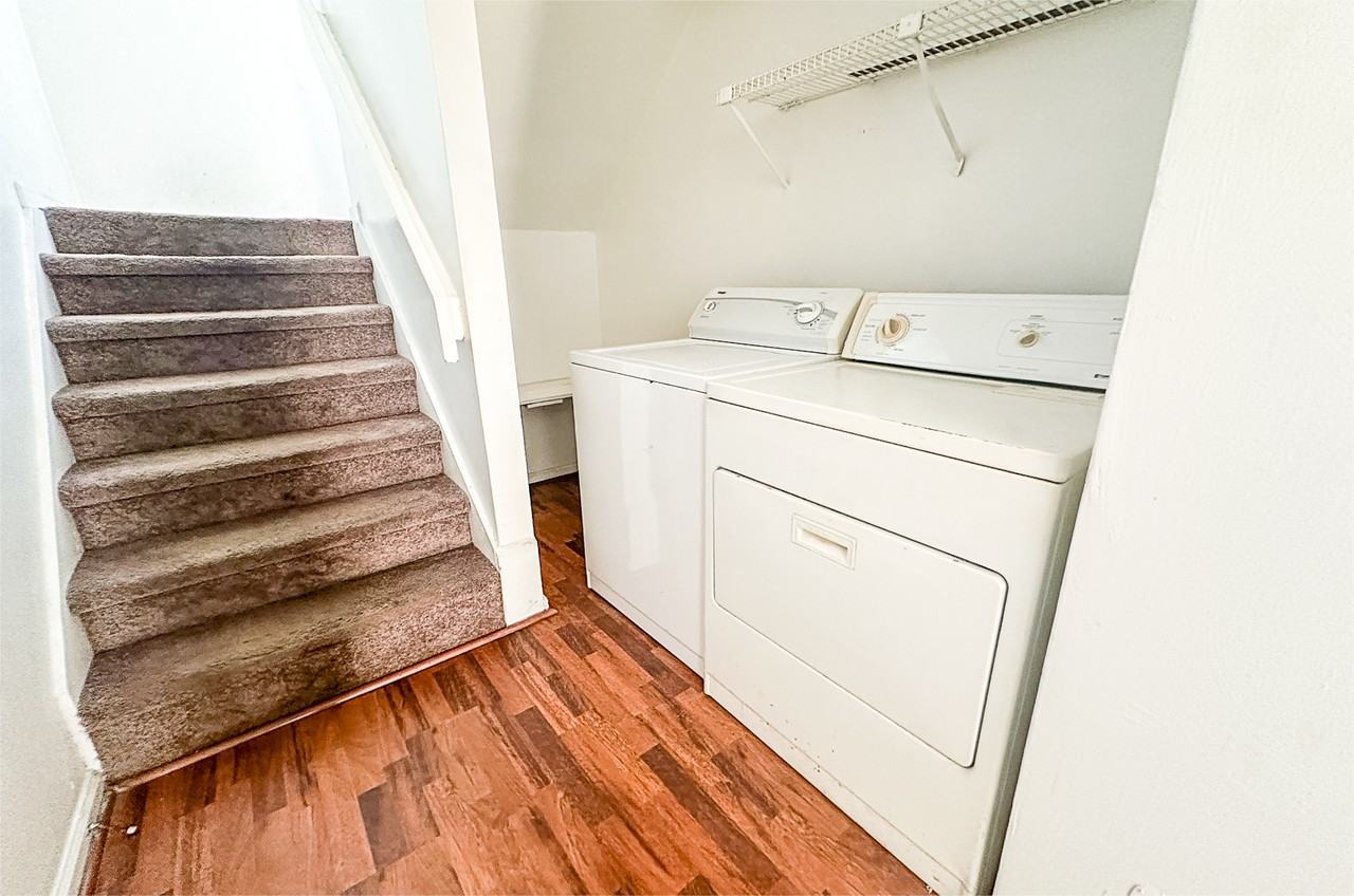 1530 W 40th St #1 - Photo 4 of 11