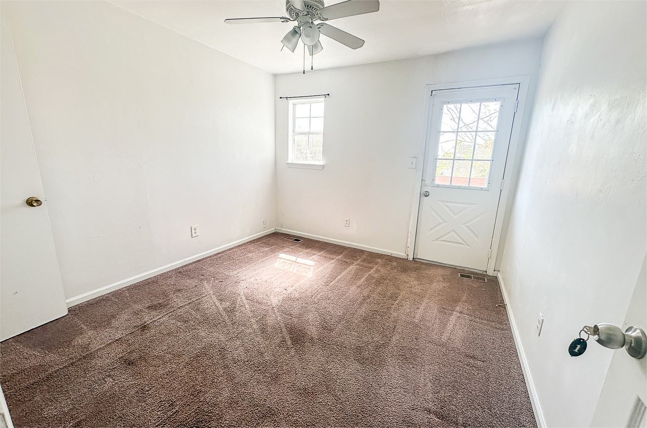 1530 W 40th St #1 - Photo 5 of 11