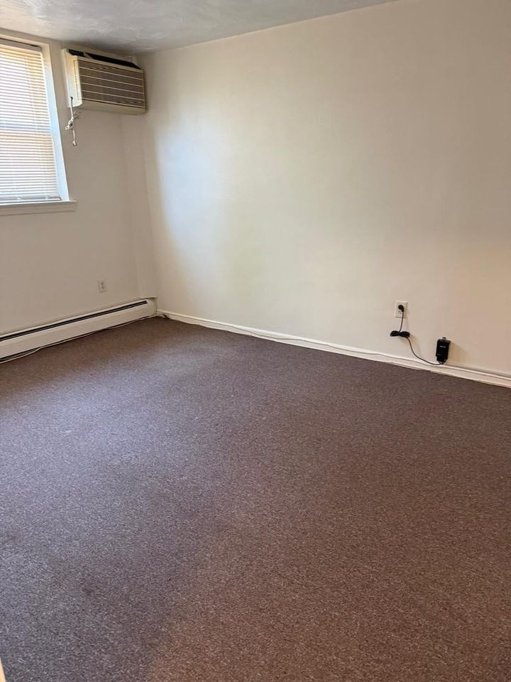 60 Elm St. - Photo 7 of 11