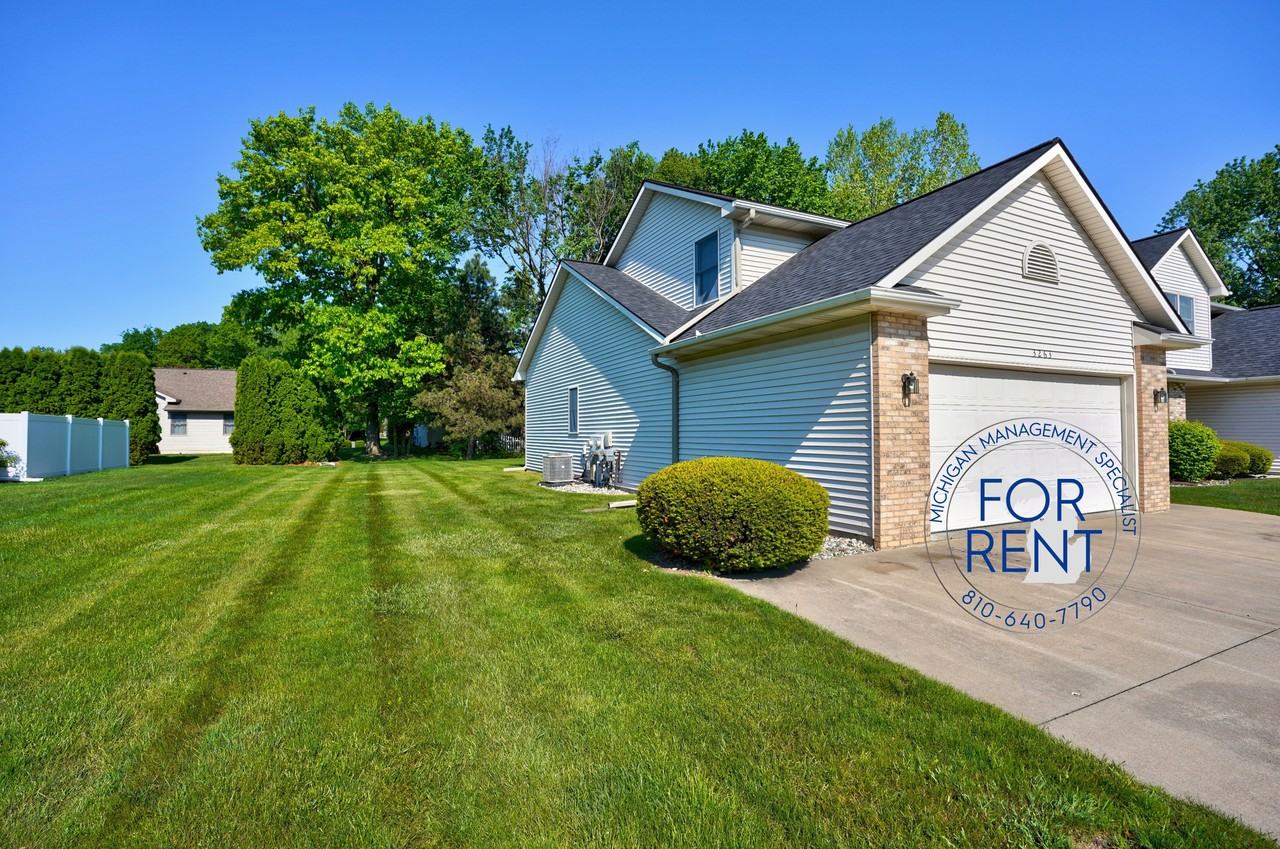 3263 Silverwood Dr #1 - Photo 4 of 50
