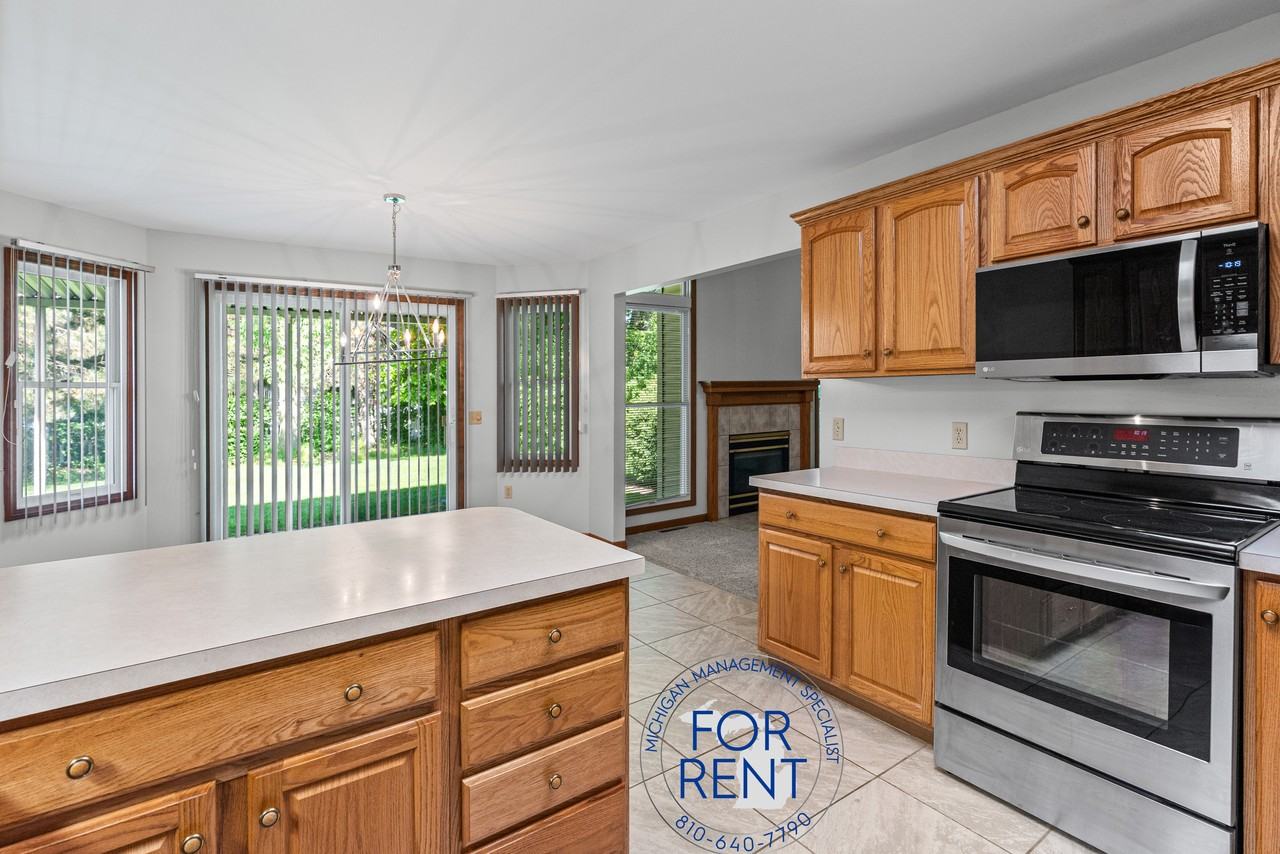 3263 Silverwood Dr #1 - Photo 7 of 50