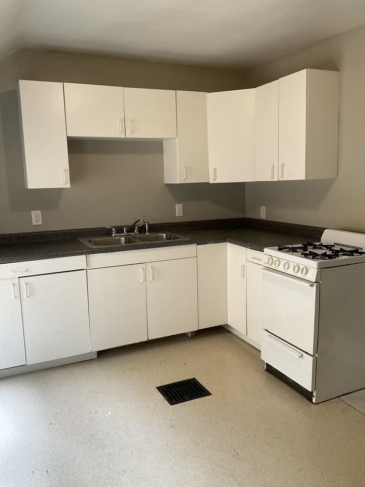 1637 Saint Marys Ave #2 - Photo 4 of 5
