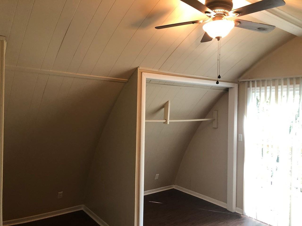 2464 Dundee Dr #2464 - Photo 2 of 7