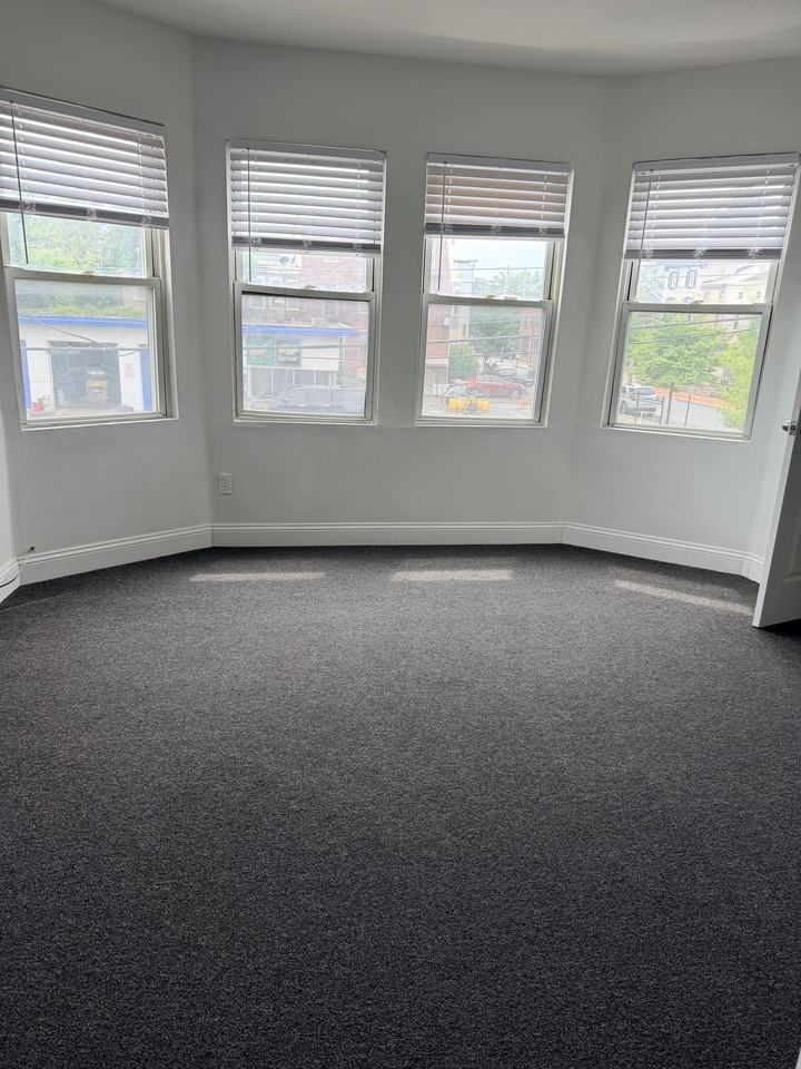 407 W 8th St #2 - Photo 2 of 11