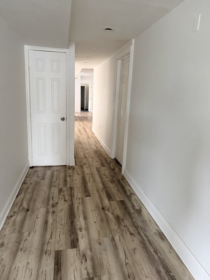 407 W 8th St #2 - Photo 3 of 11