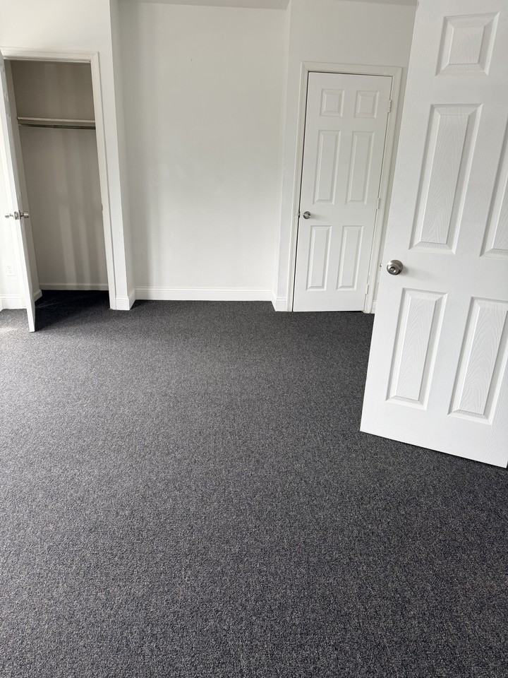 407 W 8th St #2 - Photo 4 of 11