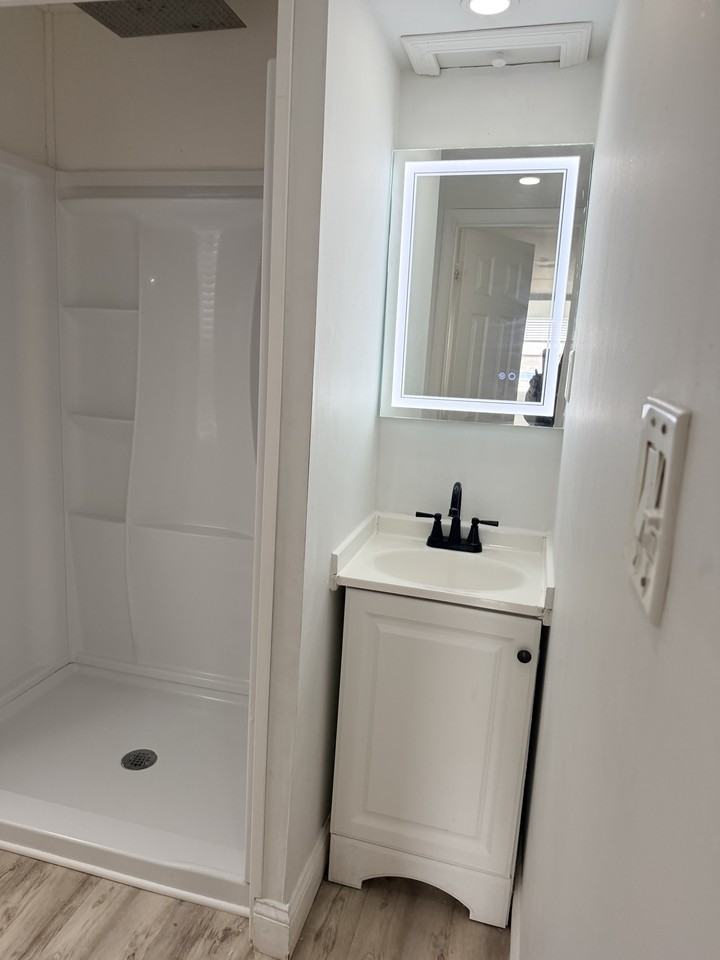 407 W 8th St #2 - Photo 6 of 11