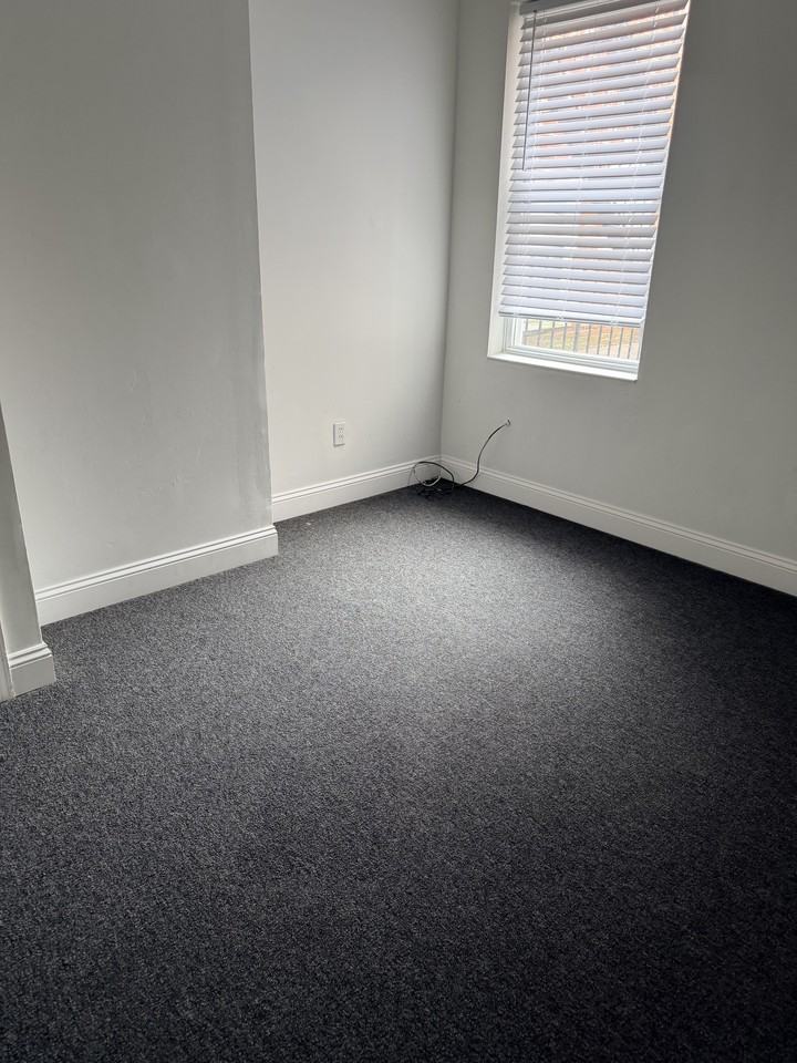 407 W 8th St #2 - Photo 7 of 11