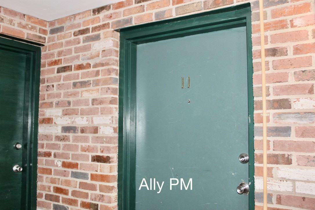 545 Burgoyne Rd #1 - Photo 5 of 14