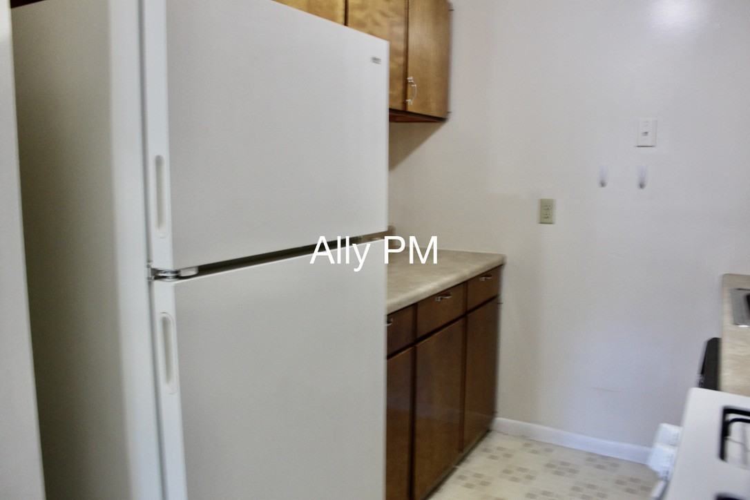 545 Burgoyne Rd #1 - Photo 7 of 14