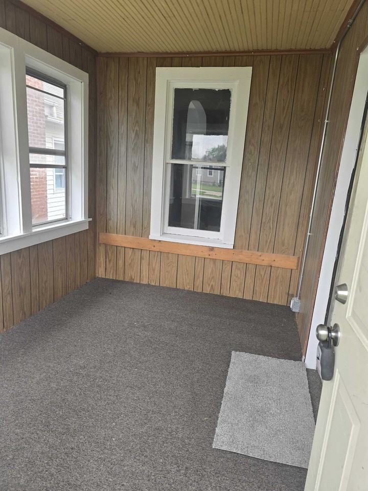 437 1st Ave #1 - Photo 2 of 10