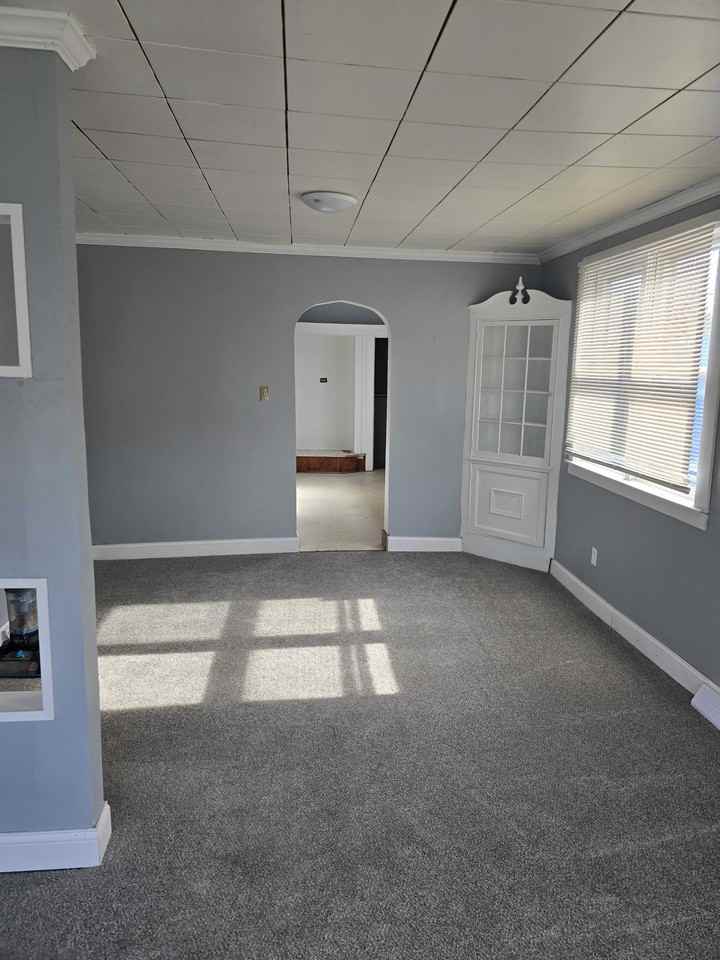 437 1st Ave #1 - Photo 4 of 10