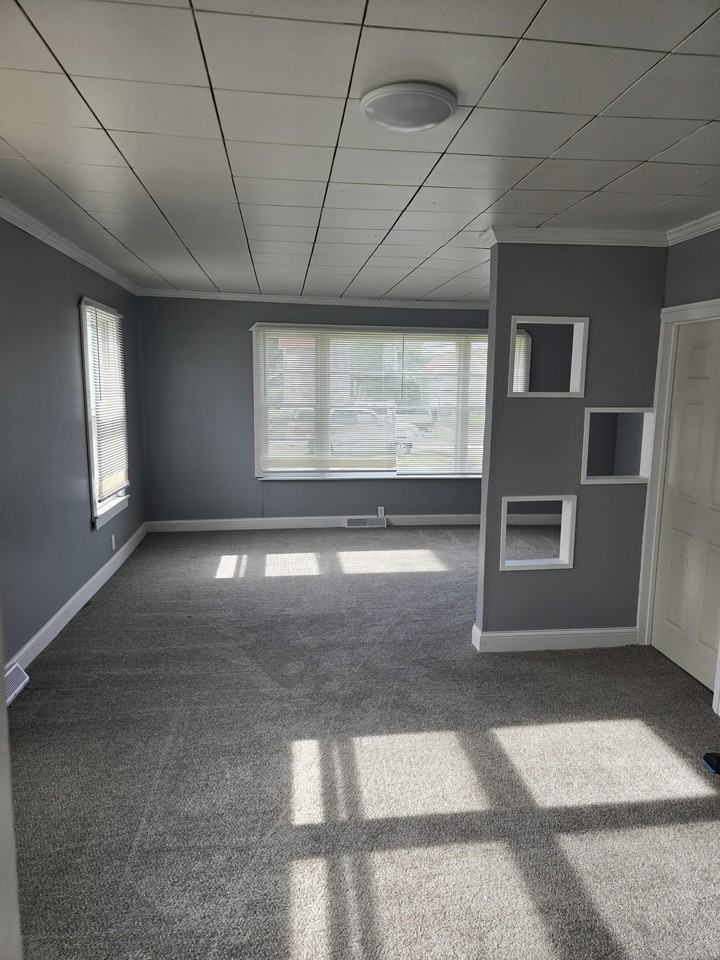 437 1st Ave #1 - Photo 5 of 10