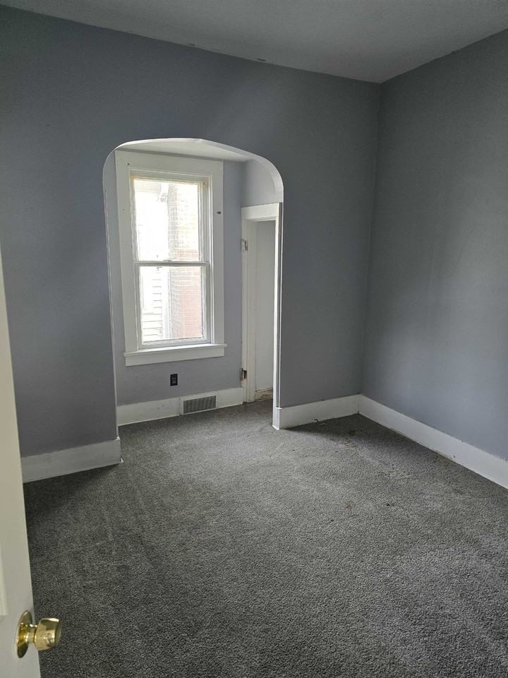 437 1st Ave #1 - Photo 6 of 10