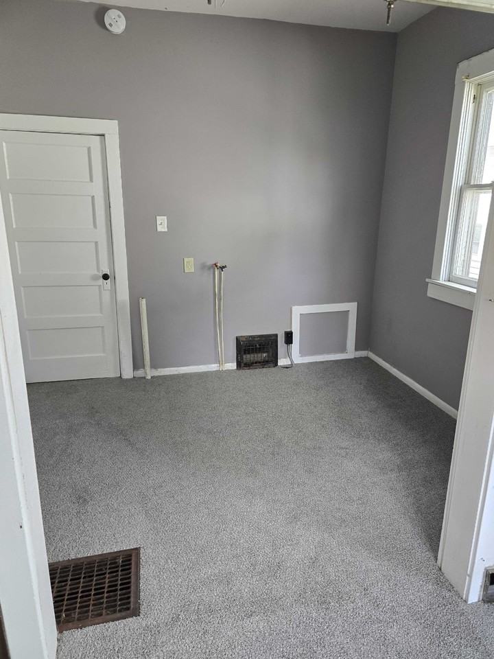 437 1st Ave #1 - Photo 7 of 10