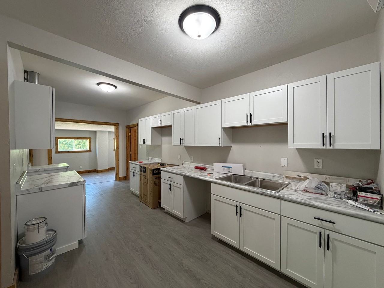 317 Earl St - Photo 3 of 33