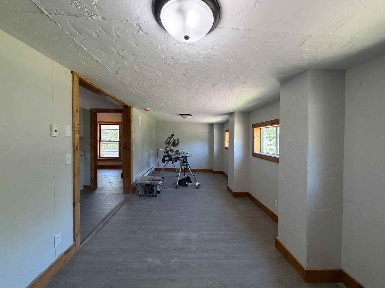 317 Earl St - Photo 4 of 33