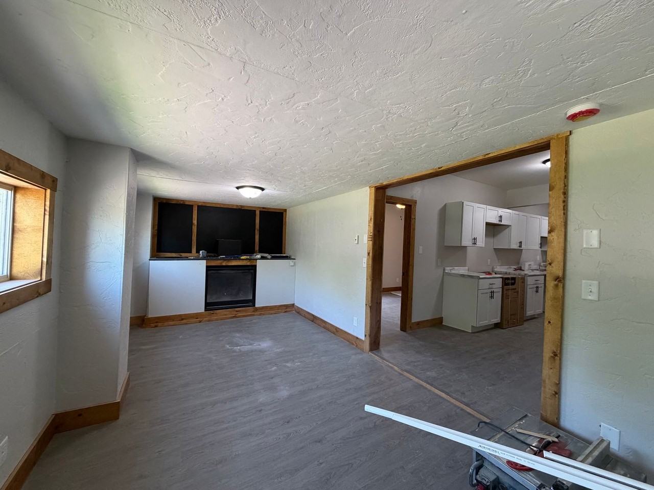 317 Earl St - Photo 5 of 33
