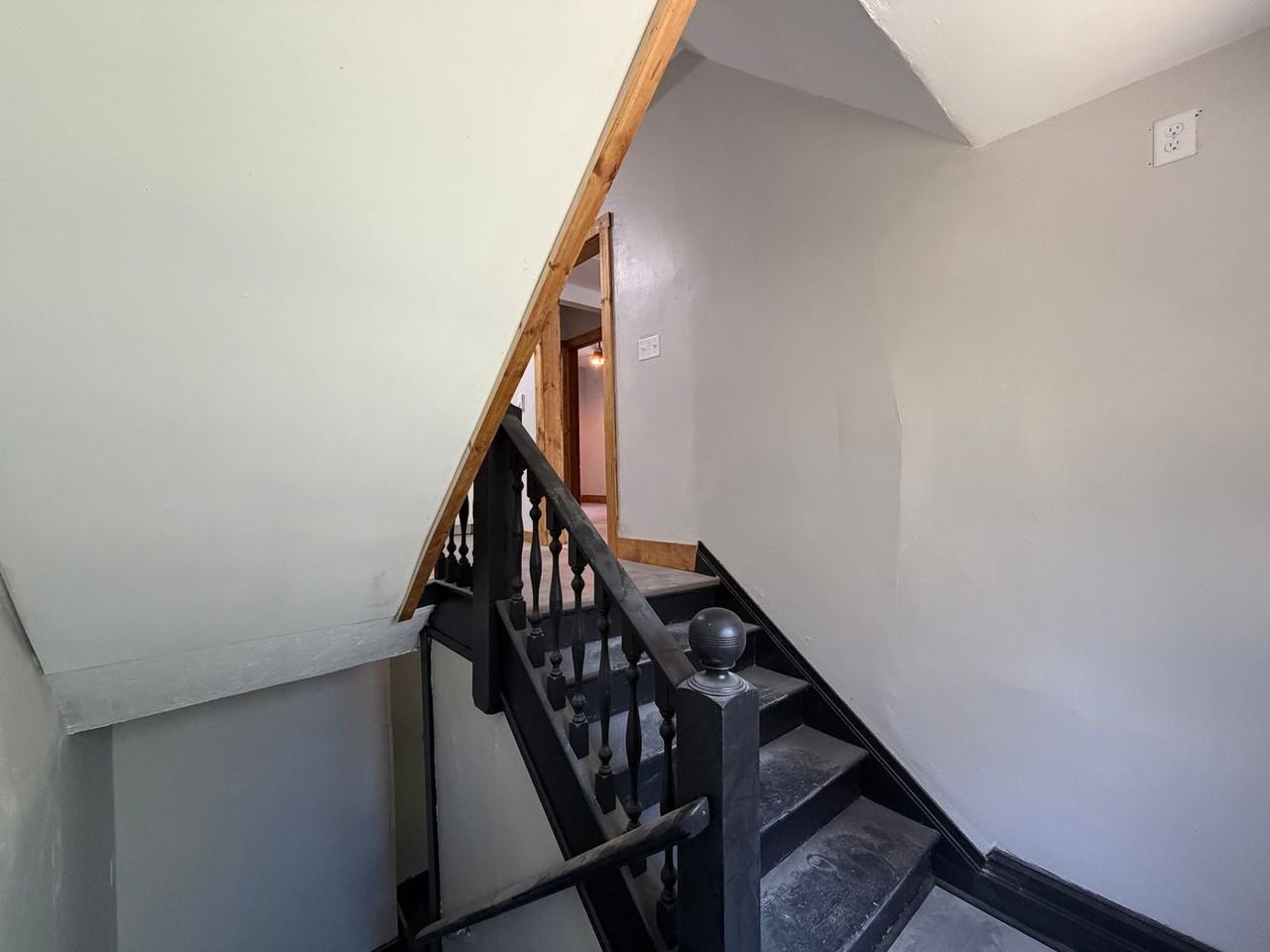 317 Earl St - Photo 6 of 33