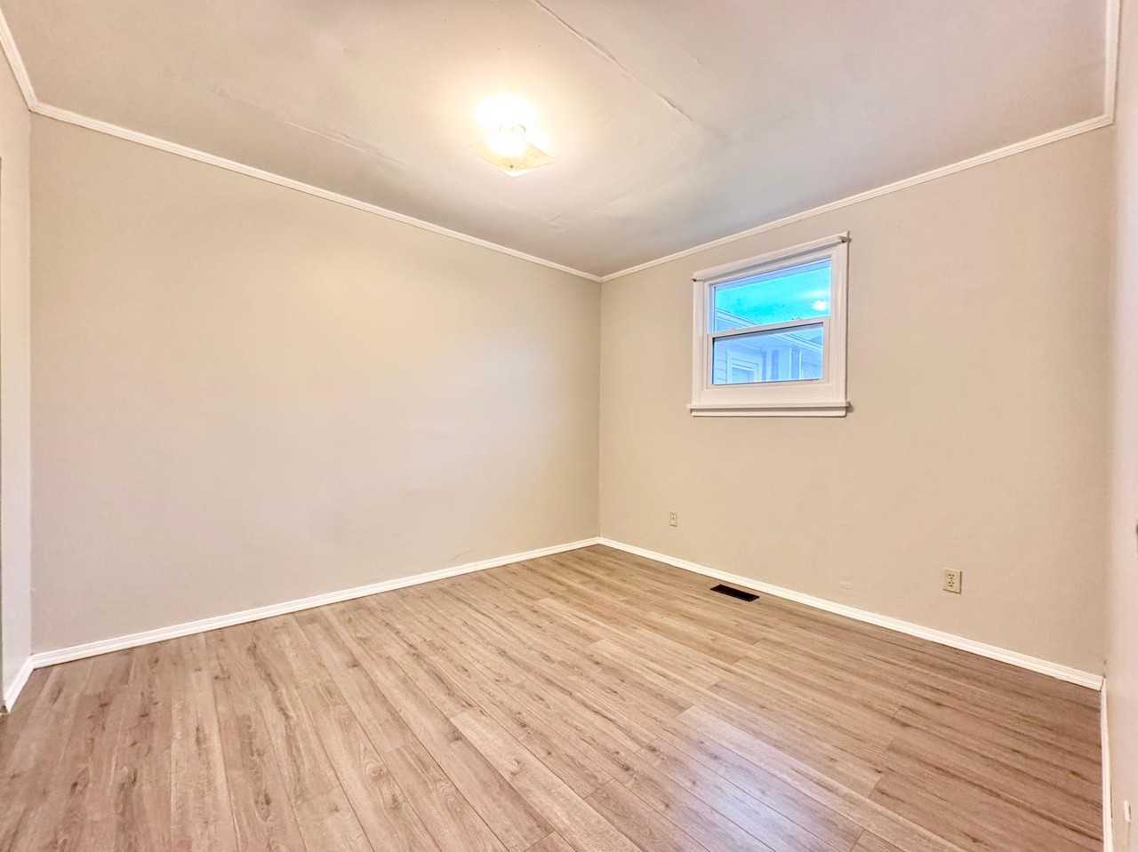 628 Steele St #2 - Photo 4 of 6