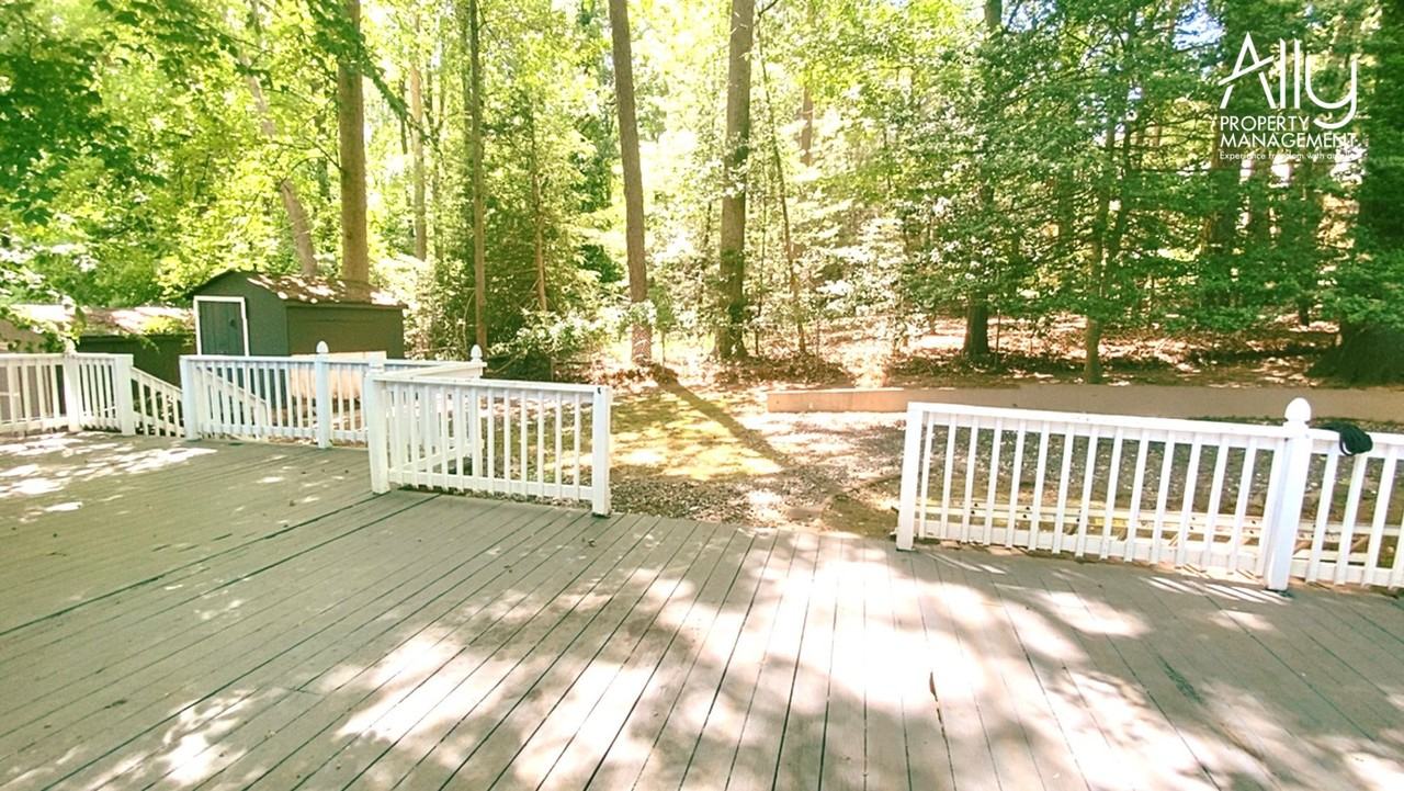 512 Woodmont Dr #1 - Photo 4 of 22