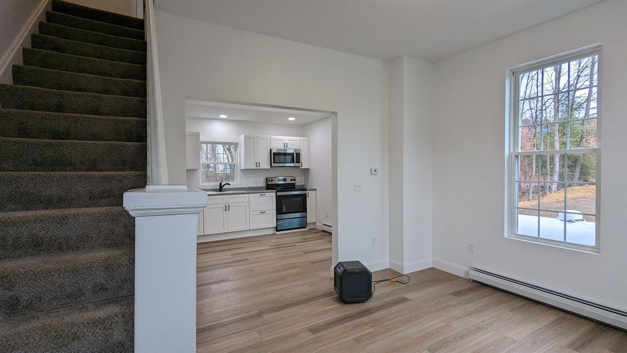 22 Wallace Ct #2 - Photo 4 of 15
