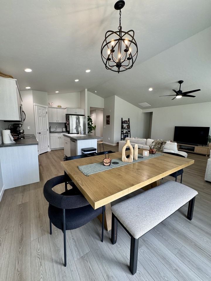 2089 N Thunderbolt St #1 - Photo 2 of 21