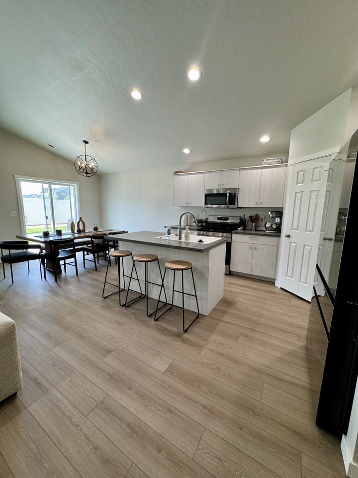 2089 N Thunderbolt St #1 - Photo 3 of 21