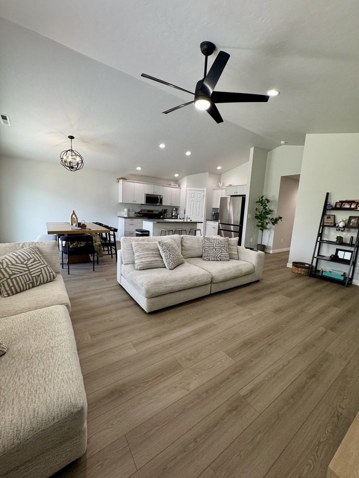 2089 N Thunderbolt St #1 - Photo 4 of 21