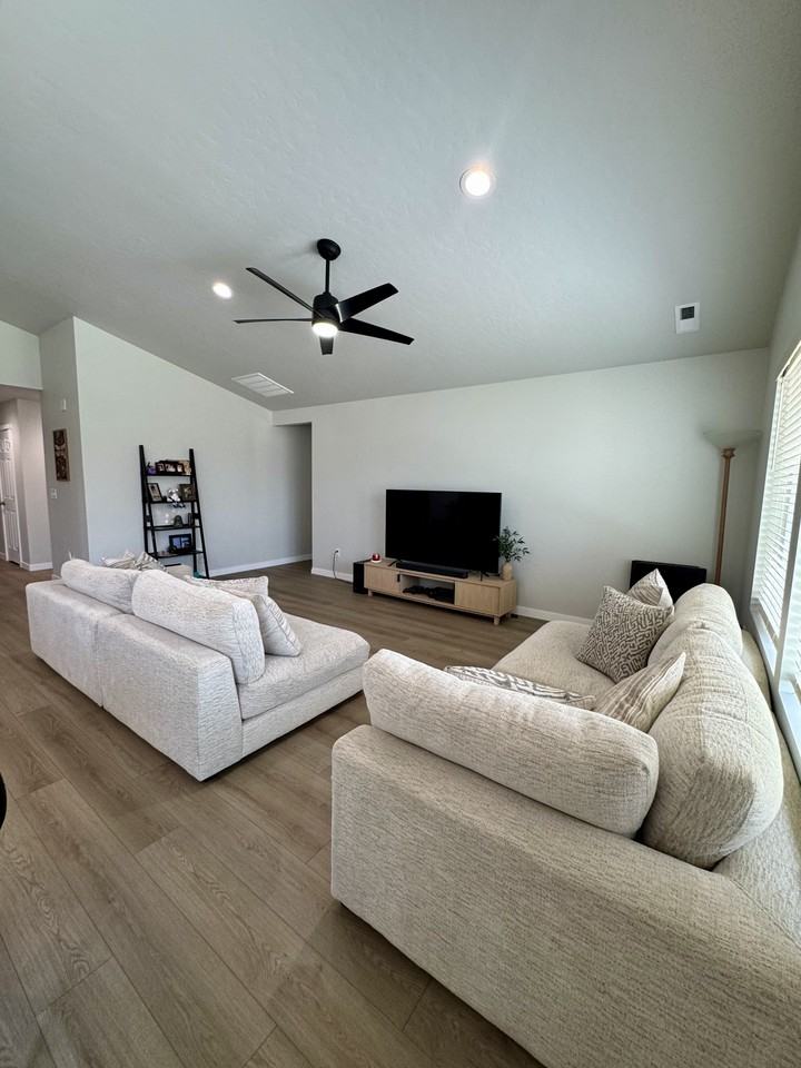 2089 N Thunderbolt St #1 - Photo 5 of 21
