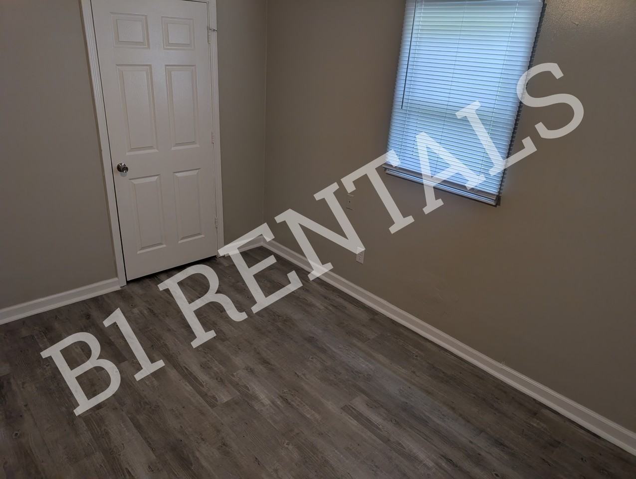 1020 Bennett St #1 - Photo 5 of 9