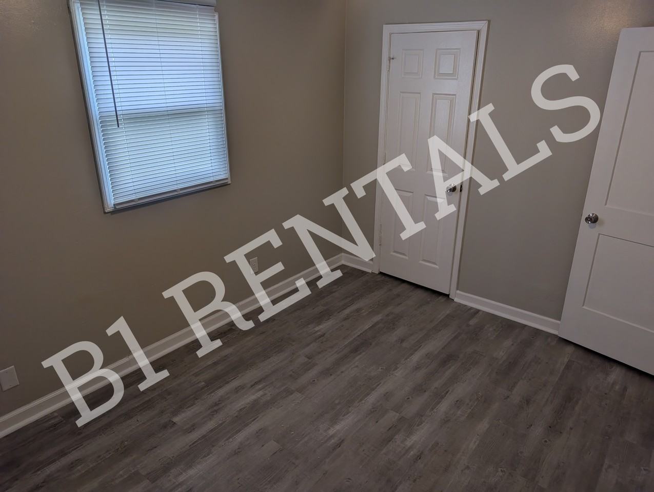 1020 Bennett St #1 - Photo 6 of 9