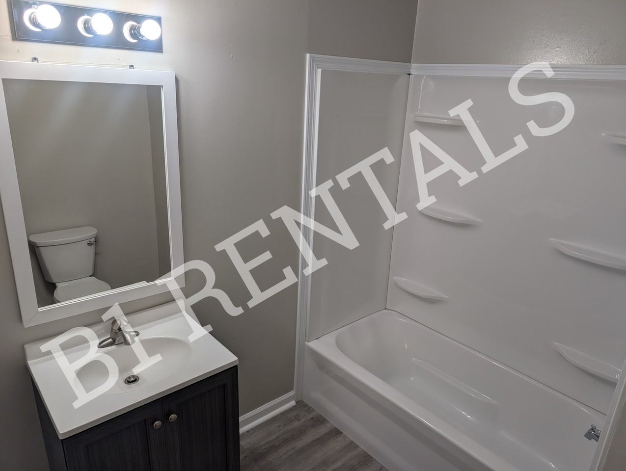 1020 Bennett St #1 - Photo 7 of 9