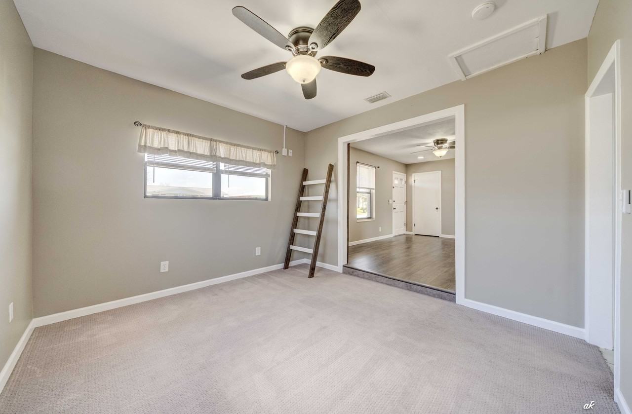 114 S Kimbrel Ave #1 - Photo 5 of 19